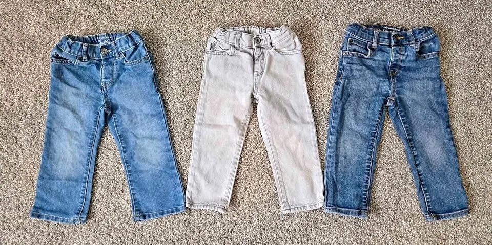 Toddler boy 2t - 4 pairs jeans
