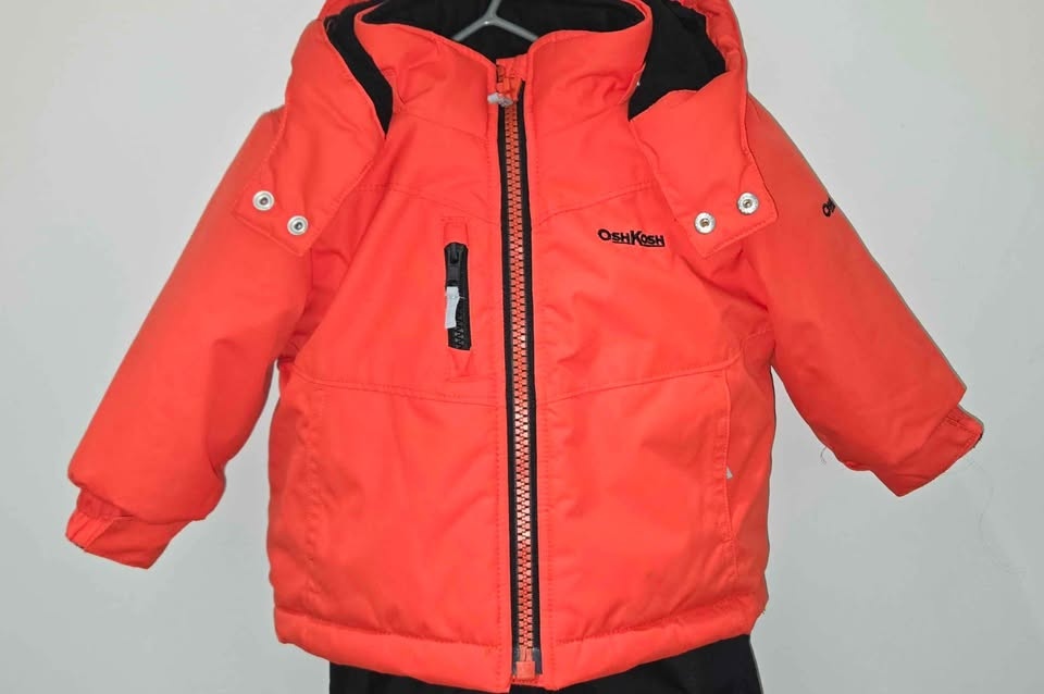 Oshkosh Toddler Snowsuit (12months) - photo 3