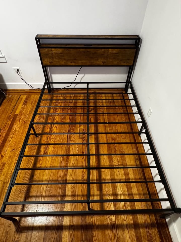 Queen Size Bed frame - photo 5