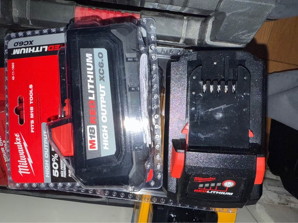 Milwaukee batteries 2 sets of 2 batteries