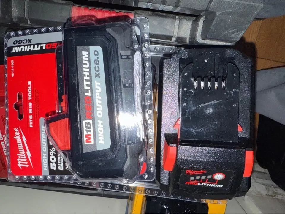 Milwaukee batteries 2 sets of 2 batteries image indicator(3)