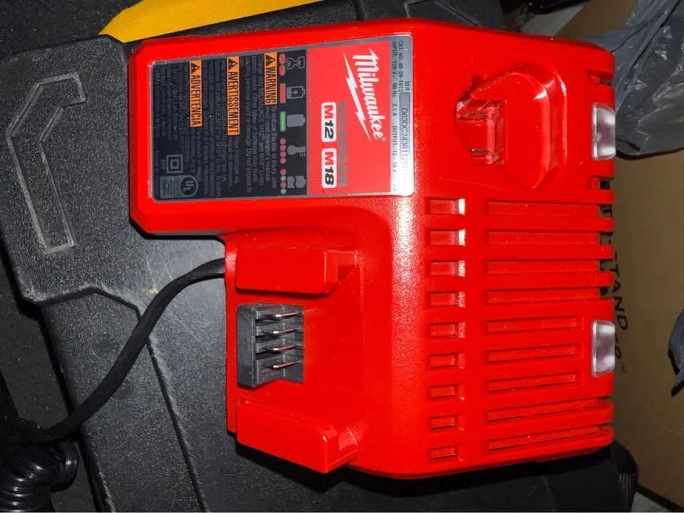 Milwaukee batteries 2 sets of 2 batteries image indicator(4)