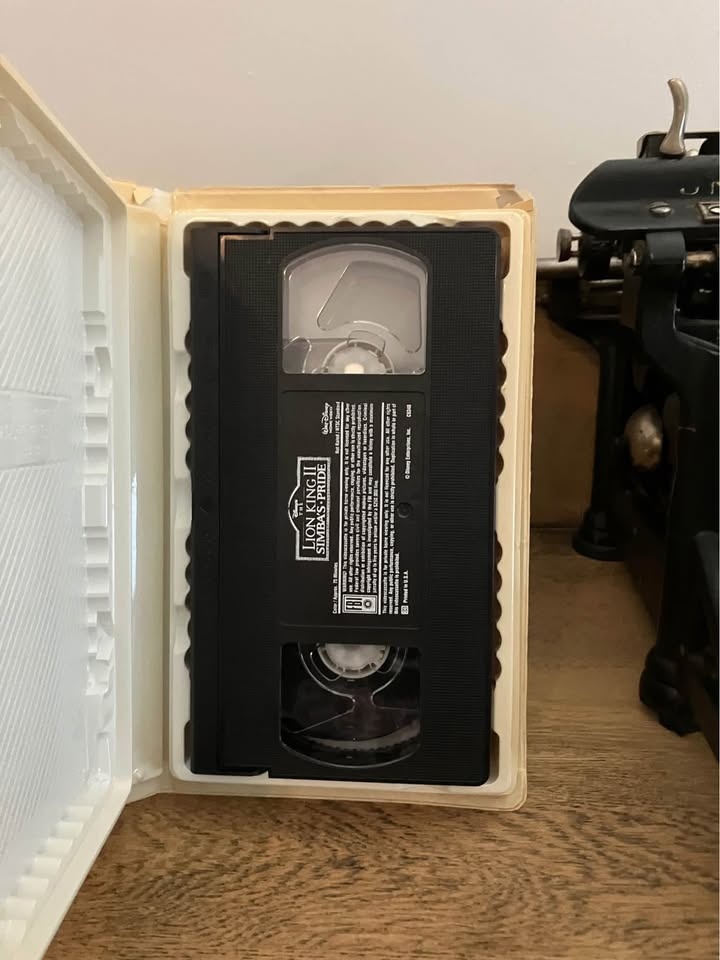 Disney's The Lion King II: Simba's Pride VHS - photo 2