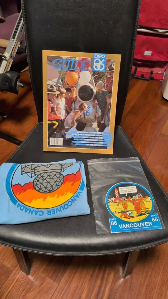🌟 Expo 86 Memorabilia Set – T-Shirt, Tin Tin Sticker, Guide Book thumbnail