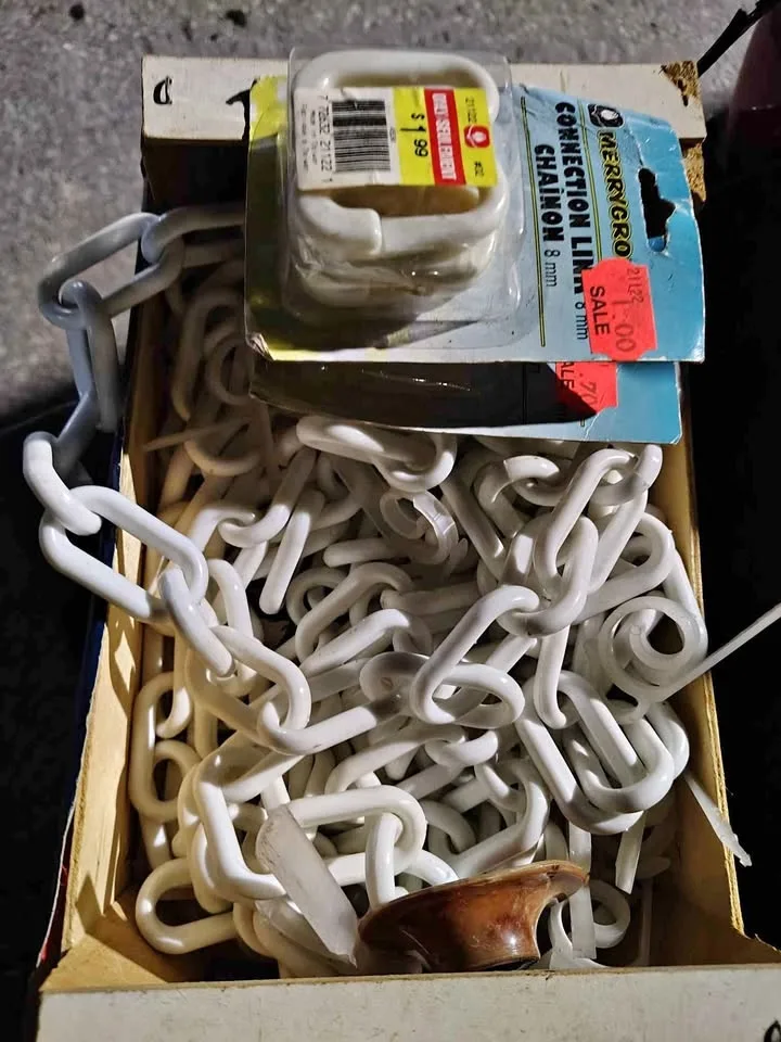 White plastic chain
