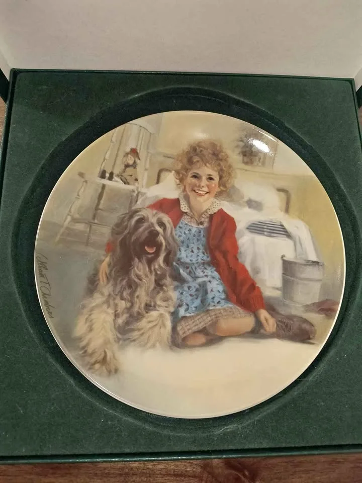 Annie & Sandy Collector Plate – Knowles (1979) – With Box