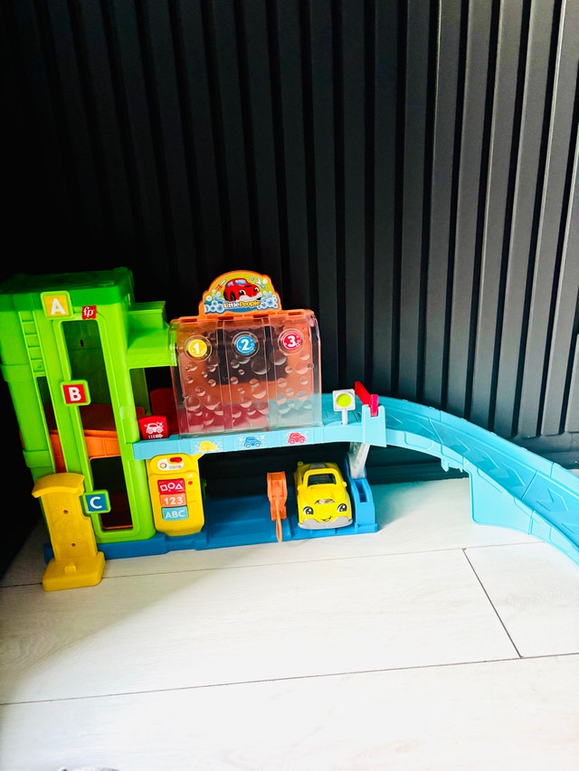 Fisher-price Toddlers Light-up learning garage playset