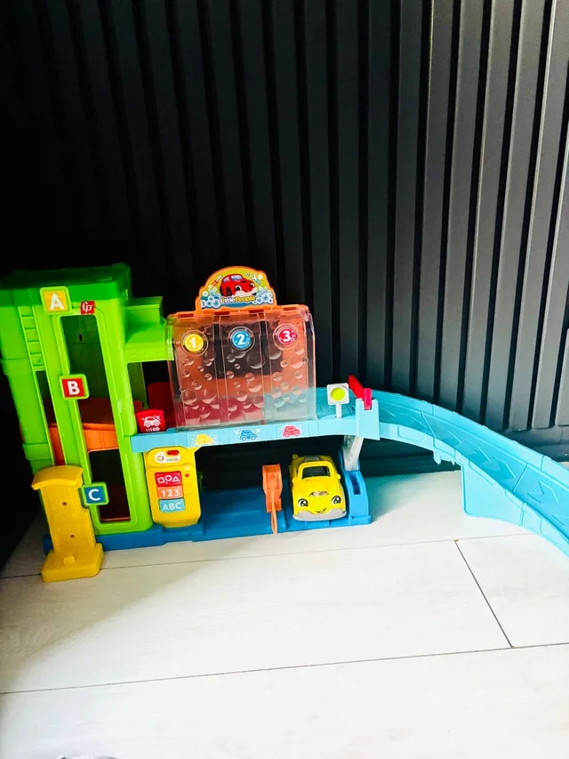 Fisher-price Toddlers Light-up learning garage playset