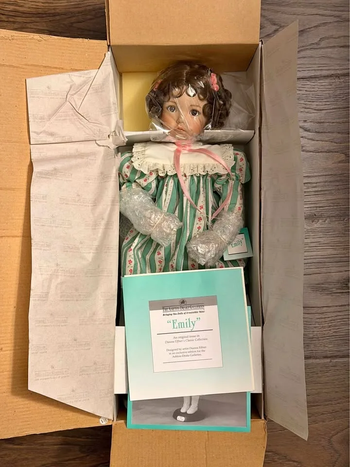 Vintage 1996 Dianna Effner's 16" Porcelain Doll Emily
