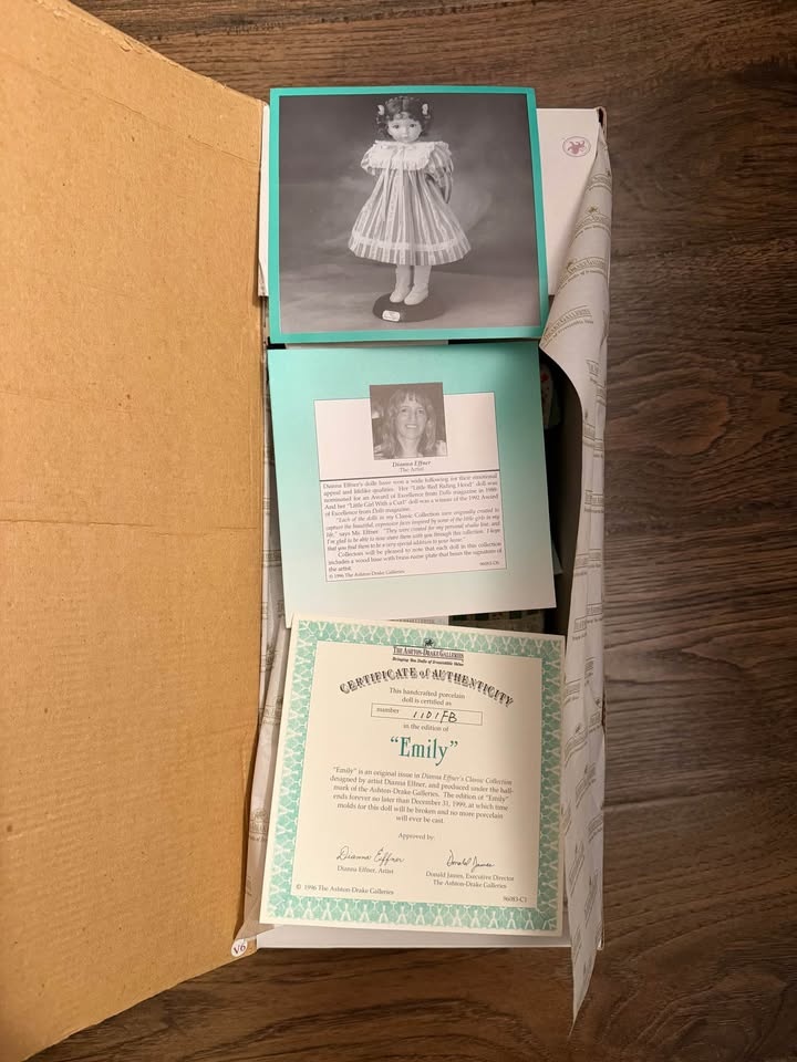 Vintage 1996 Dianna Effner's 16" Porcelain Doll Emily - photo 2