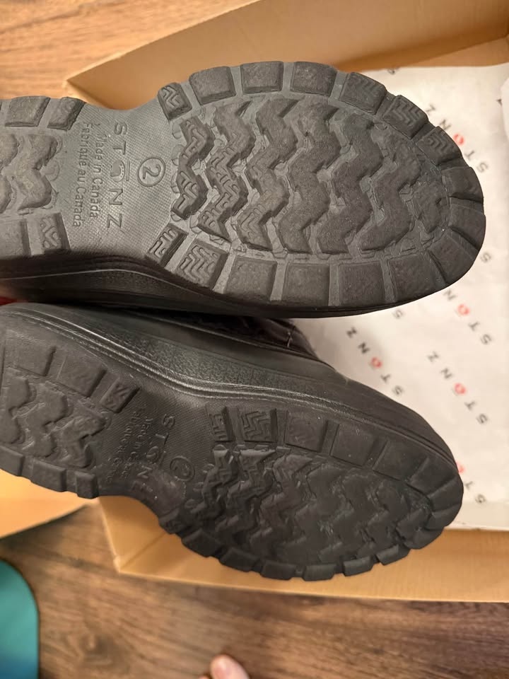 Stonz Trek Boots size 2Y - photo 3