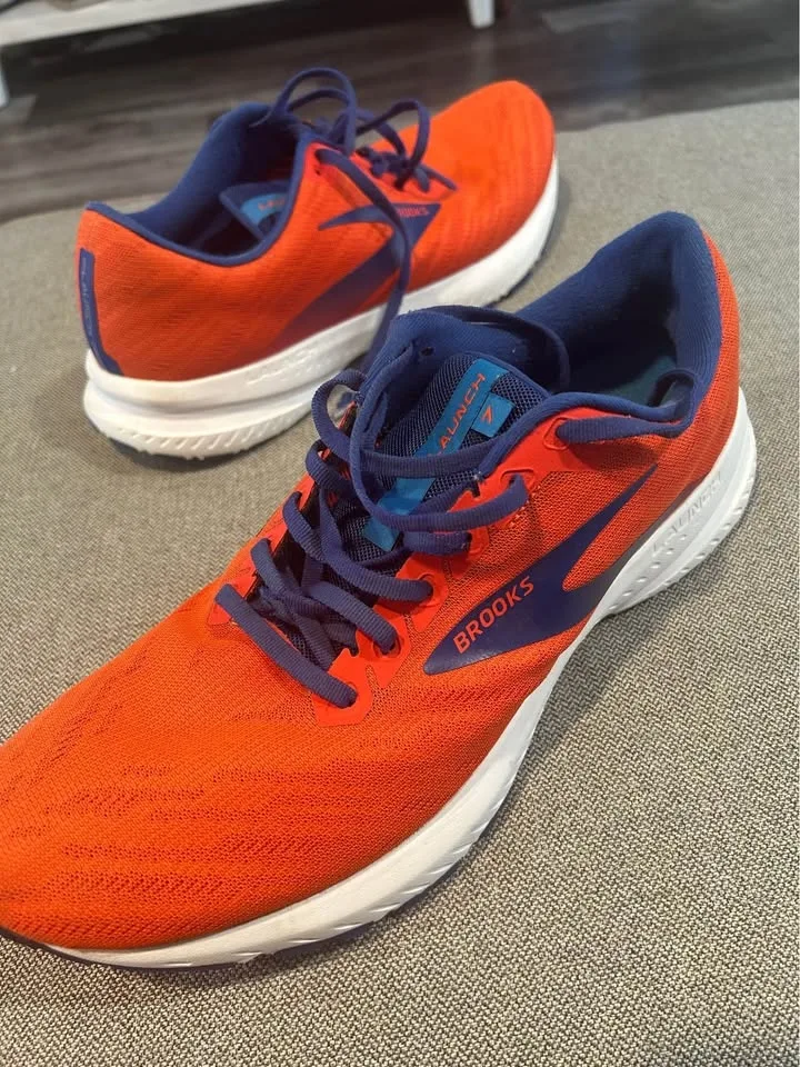 Brooks men size 12 image indicator(2)