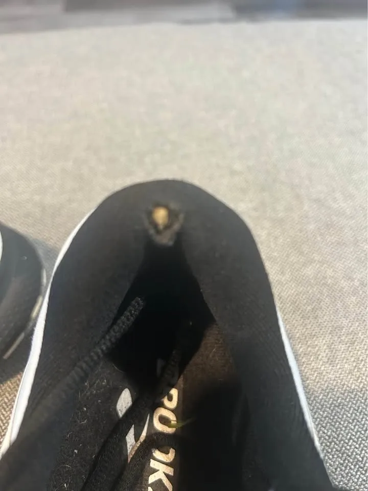 Brooks Mens Sneaker size 11 image indicator(4)