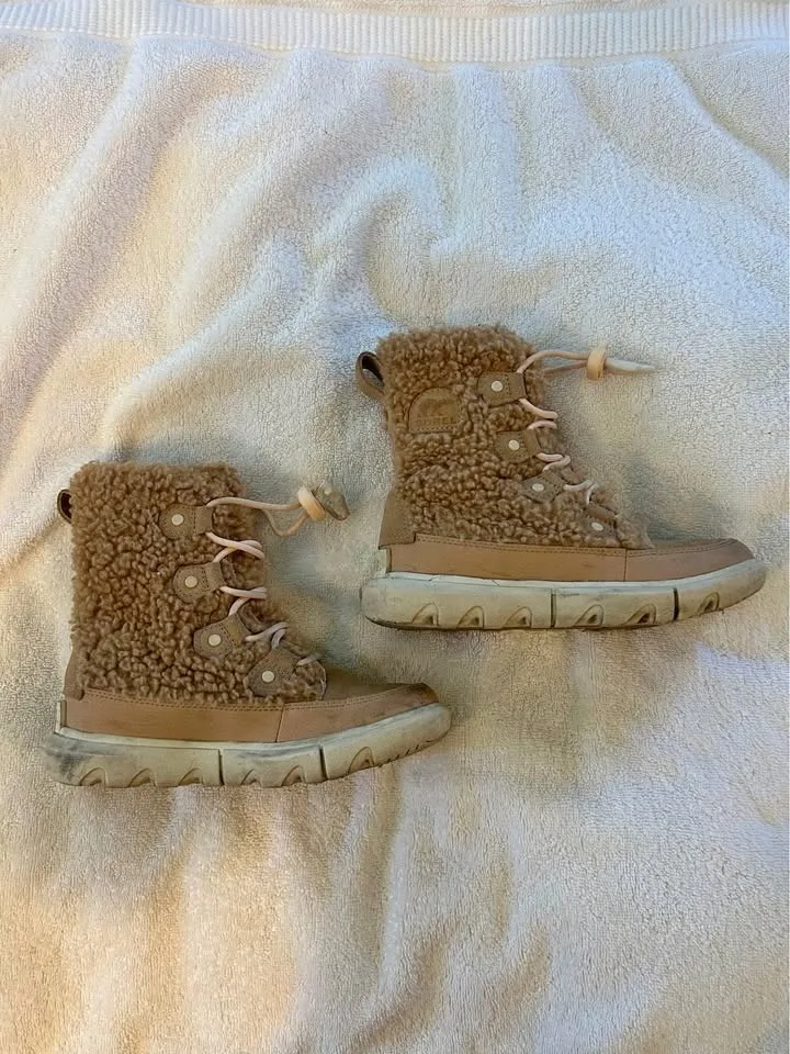 Sorel snow boot youth size 3