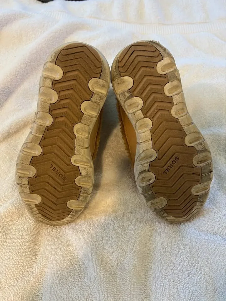 Sorel snow boot youth size 3 image indicator(4)