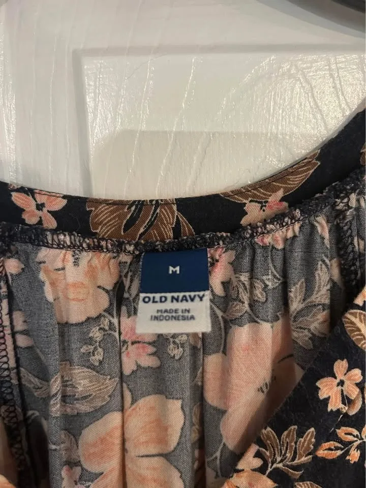 3 Women’s Dresses - size 6 image indicator(6)