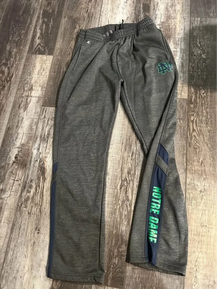 Notre Dame clothes lot youth - see pics image indicator(3)