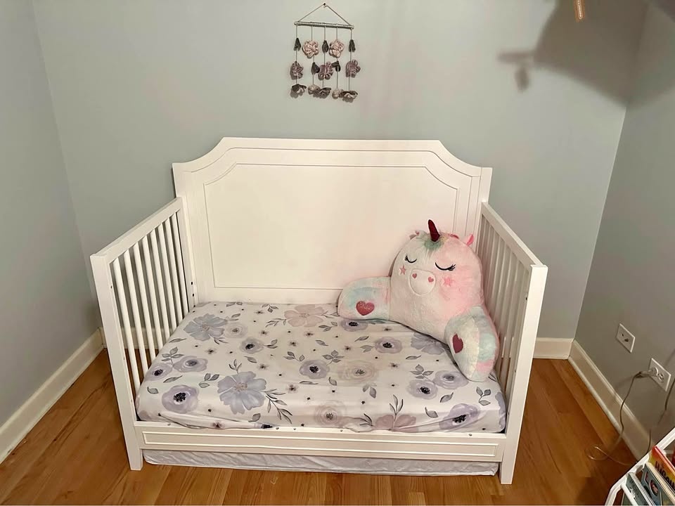 4-in-1 crib w/ Newton waterproof Matress
