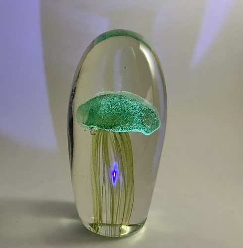 Vintage Glow In The Dark Art Glass Green Jelly Fish Paperweight - photo 3