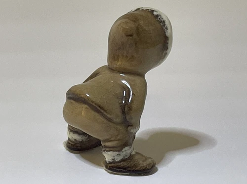 Vintage Hagen Renaker Eskimo Child Bent Over To See! #945 - photo 4
