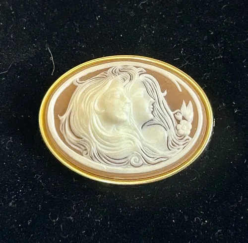VINTAGE TWO SISTERS CAMEOBROOCH PIN SYMBOLIC OF FAMILY image indicator(2)