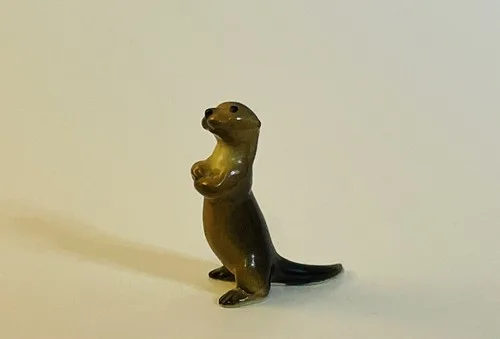 Hagen Renaker Retired Miniature Standing Otter image indicator(3)