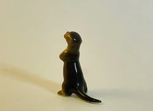 Hagen Renaker Retired Miniature Standing Otter image indicator(4)
