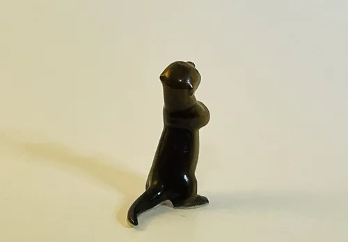 Hagen Renaker Retired Miniature Standing Otter image indicator(5)
