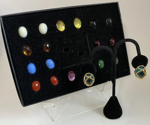 JOAN RIVERS EARRING SET IN BOX image indicator(2)