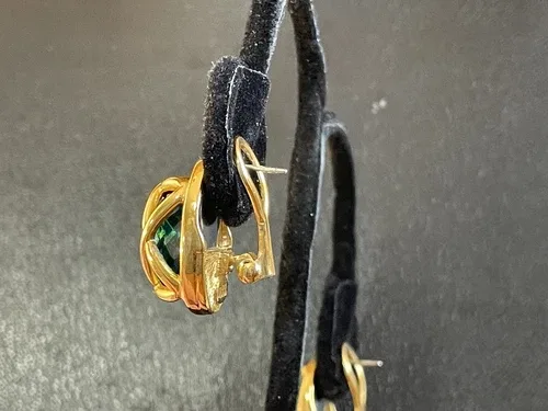 JOAN RIVERS EARRING SET IN BOX image indicator(6)