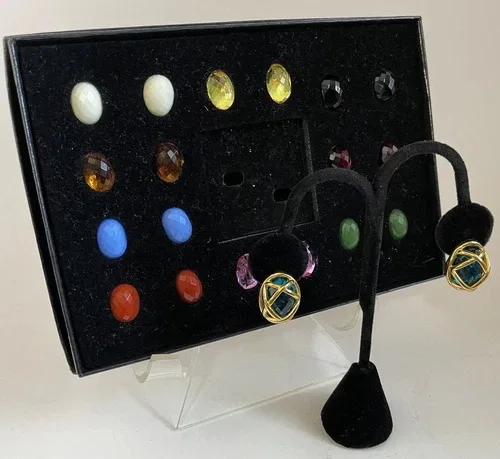 JOAN RIVERS EARRING SET IN BOX image indicator(7)