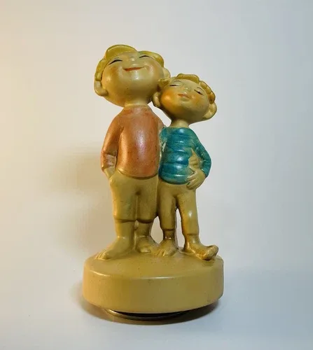 Seigfried Hafner - Music Box Plays ‘Que Sera Sera’