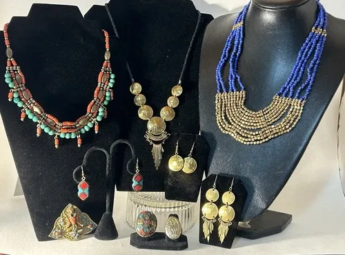 9 PIECE COLLECTION TRIBAL VINTAGE TIBETAN JEWELRY image indicator(2)