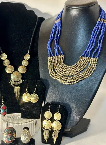 9 PIECE COLLECTION TRIBAL VINTAGE TIBETAN JEWELRY image indicator(5)