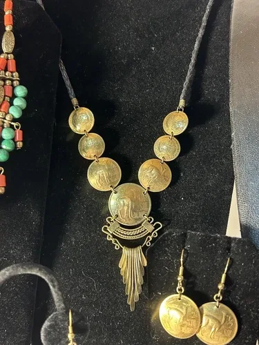 9 PIECE COLLECTION TRIBAL VINTAGE TIBETAN JEWELRY image indicator(6)