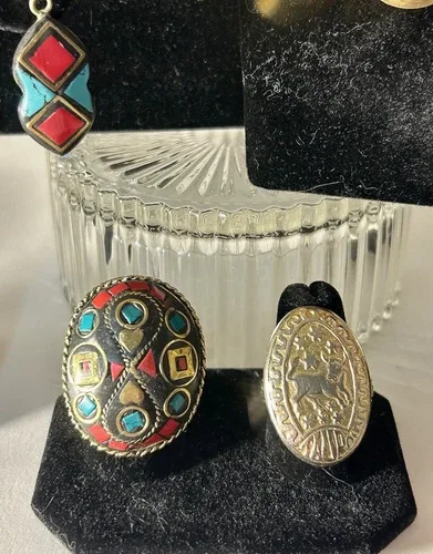 9 PIECE COLLECTION TRIBAL VINTAGE TIBETAN JEWELRY image indicator(7)