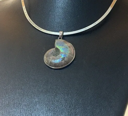 BEAUTIFUL LARGE (16 grams ) NATURAL AMMOLITE FOSSIL PENDANT 1.5