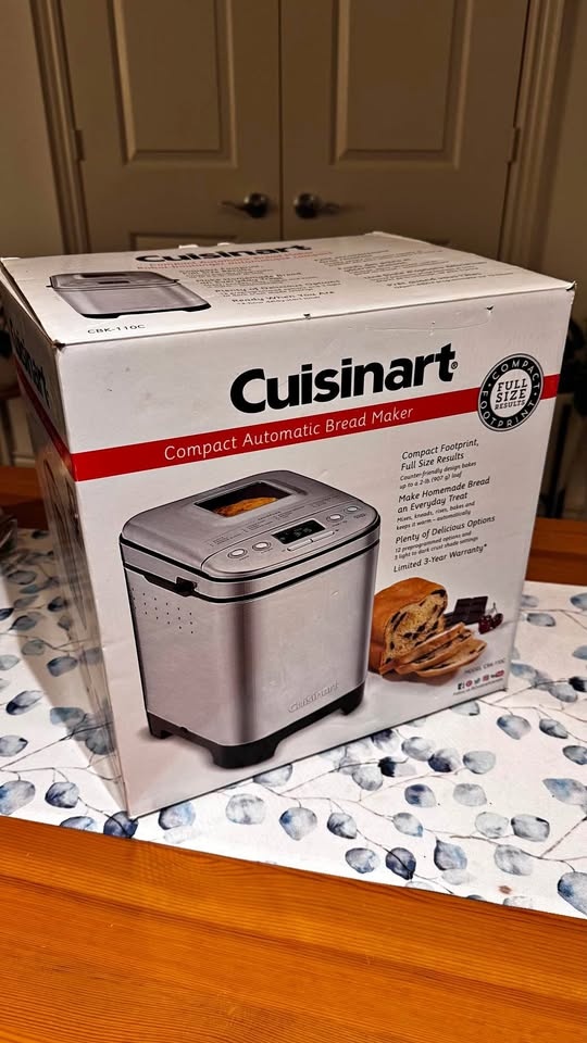 Cuisinart Bread Maker with Box and Manual (CBK-110C)