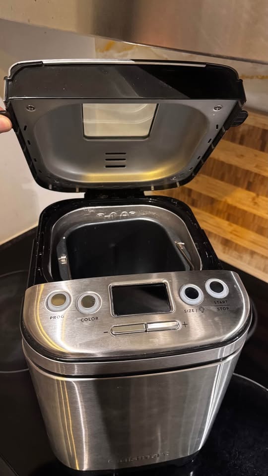 Cuisinart Bread Maker with Box and Manual (CBK-110C) - photo 4