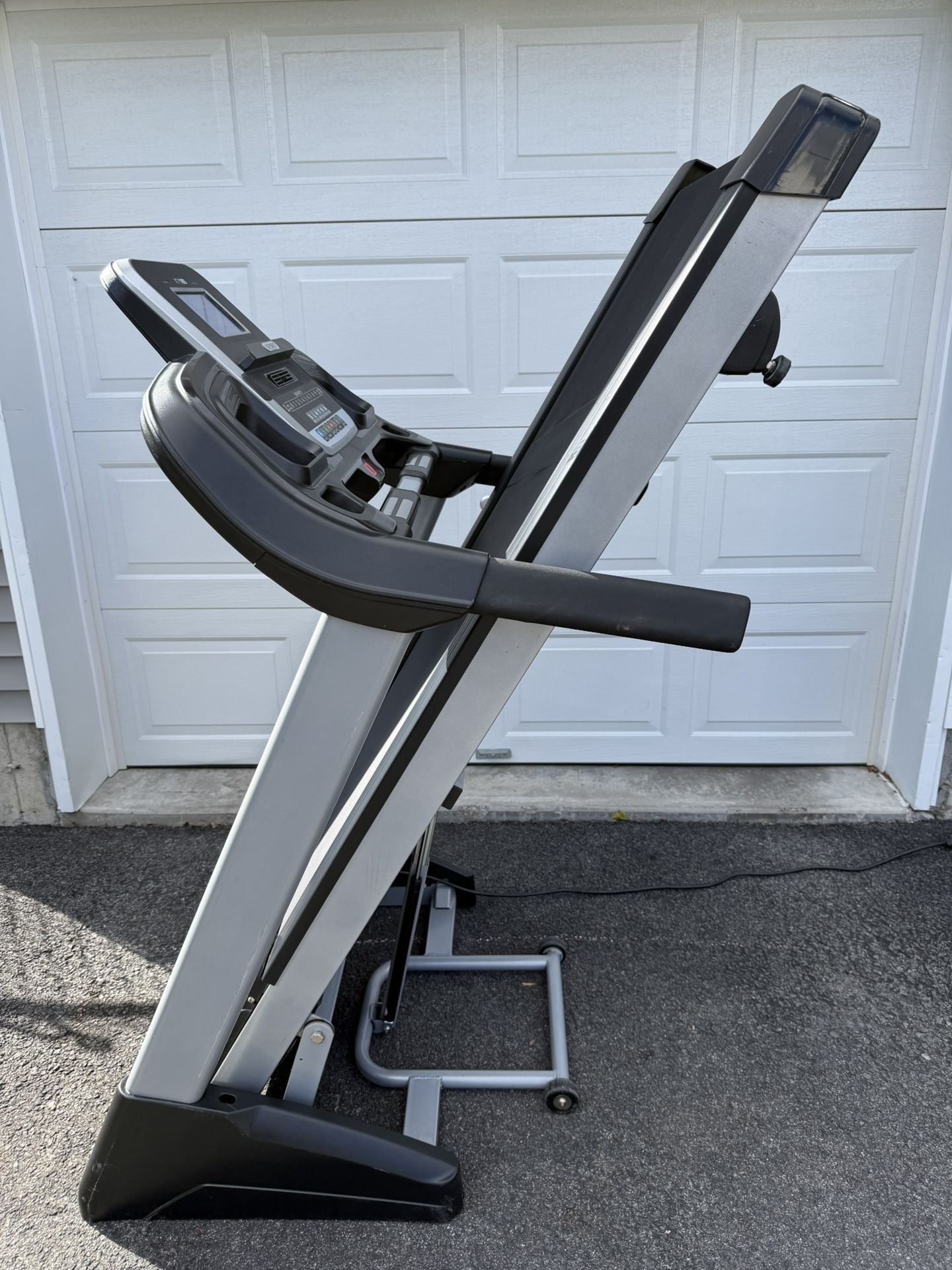 Spirit XT 185 Foldable Treadmill - photo 2
