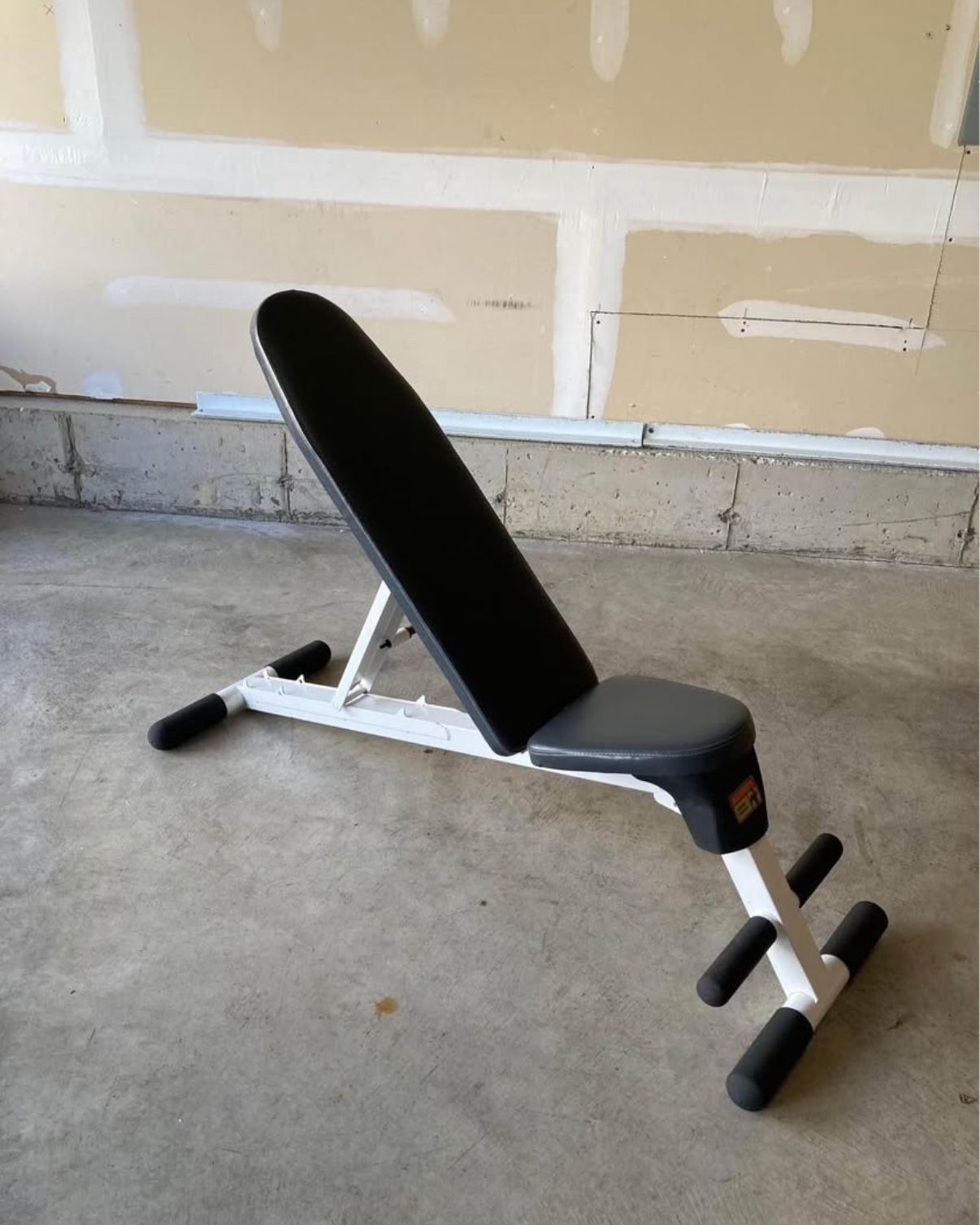 Hoist Adjustable FOLDING gym Weight Bench