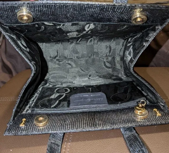 Ferragamo handbag image indicator(4)