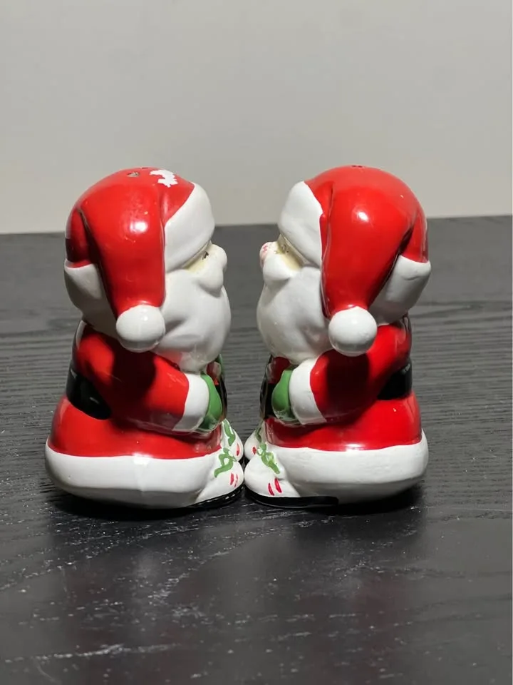 Vintage Enesco Santa Salt & Pepper Shakers 1984 image indicator(4)