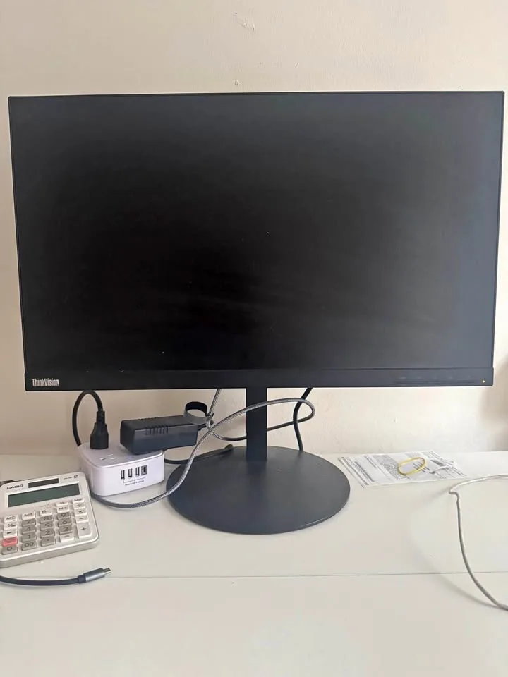 Lenovo 24 inch monitor with cables