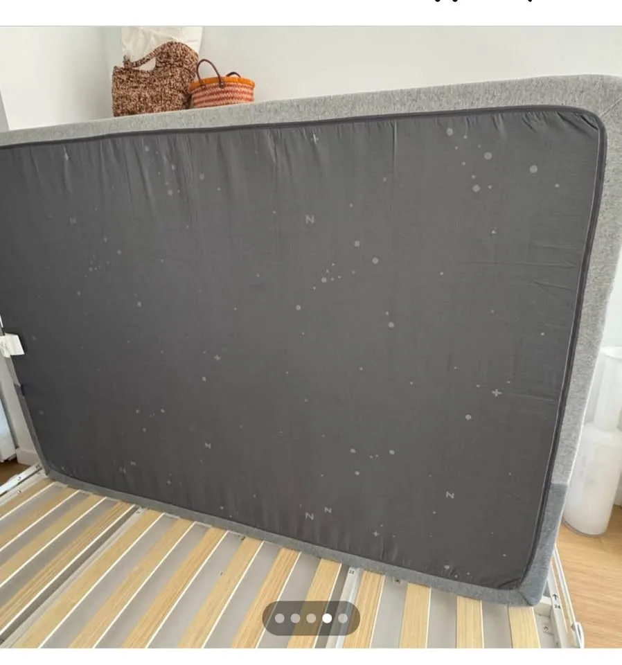 Full Casper Element Mattress in perfect condition image indicator(2)