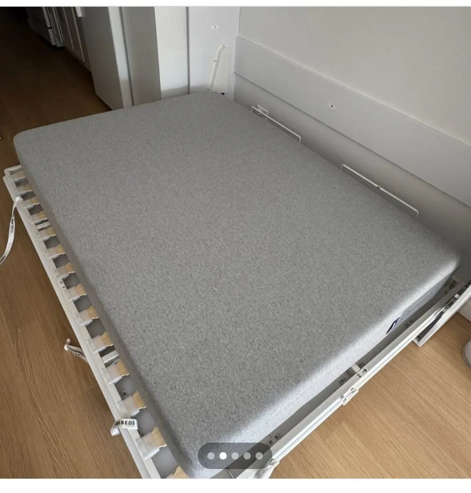 Full Casper Element Mattress in perfect condition image indicator(4)