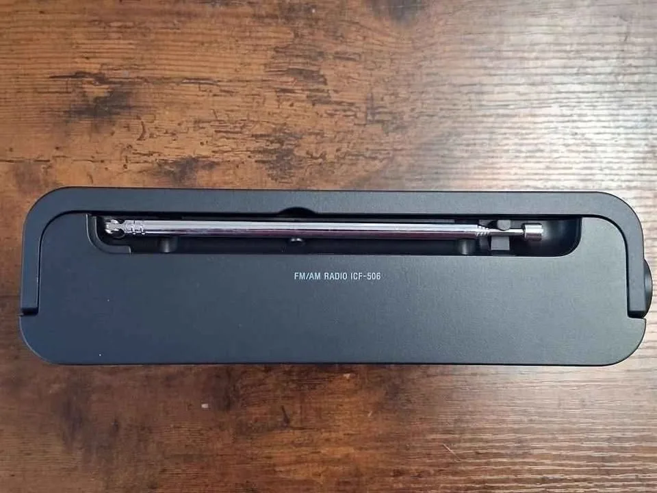 Sony ICF-506 Analog Tuning Portable image indicator(5)