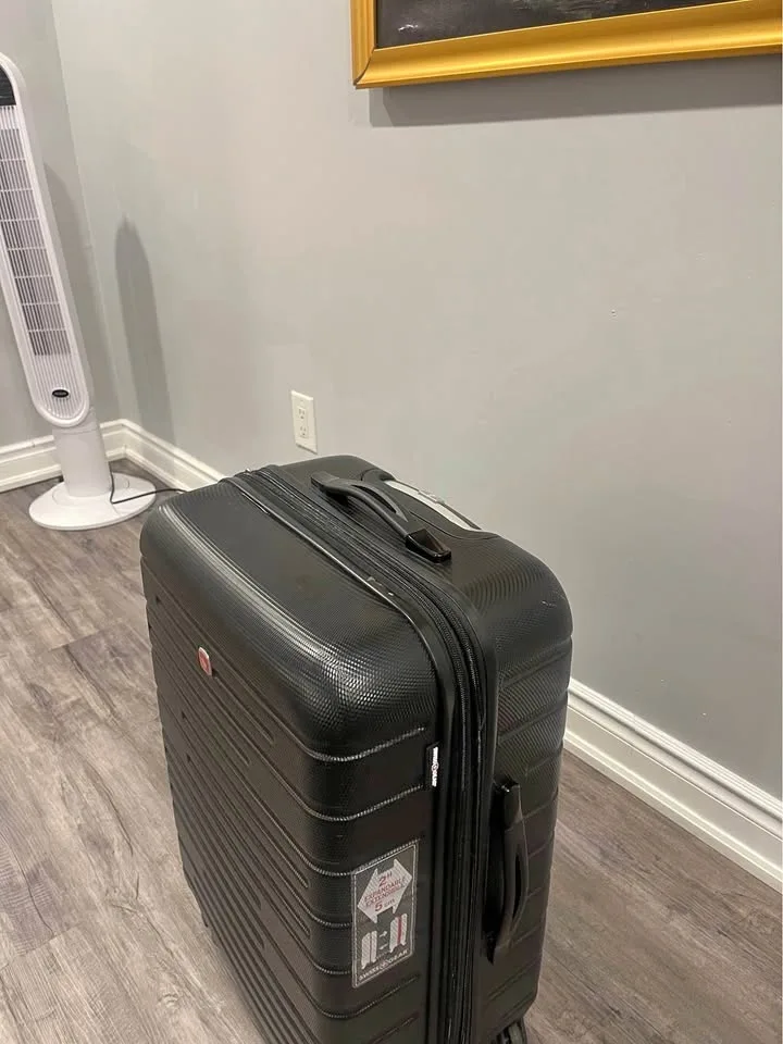 Swiss Gear Signature 18” hard-side carry-on is CA$120