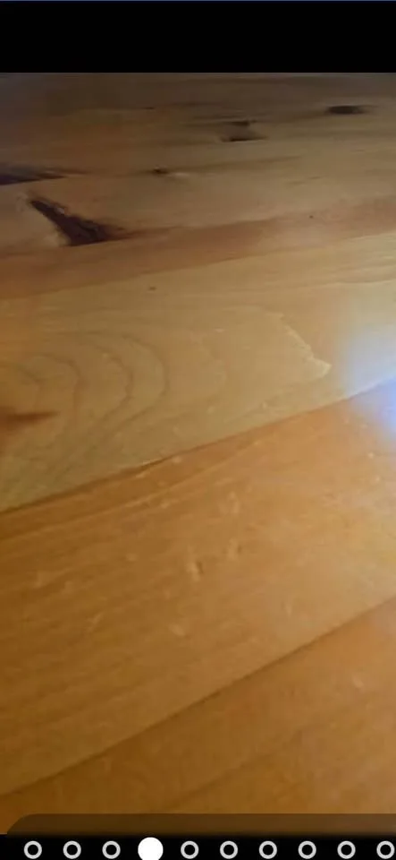 Round dining table - very sturdy image indicator(4)