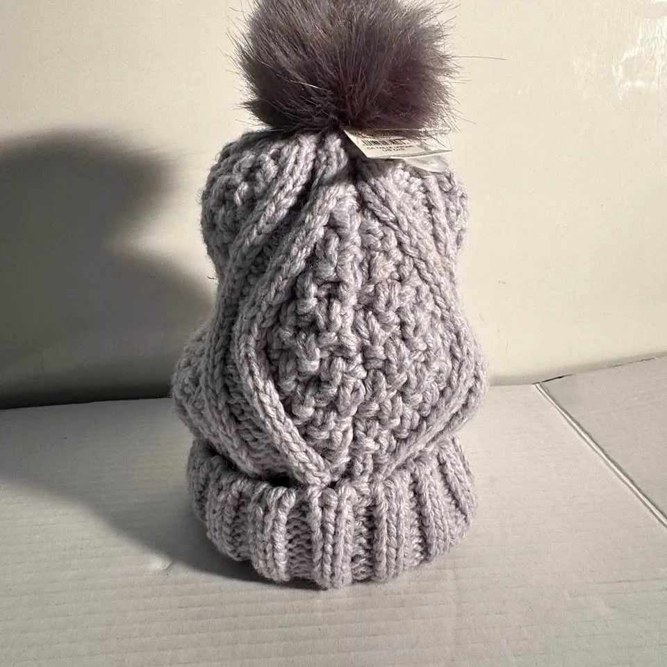 BRAND NEW Aerie Women's PomPom Hat Grey Knit